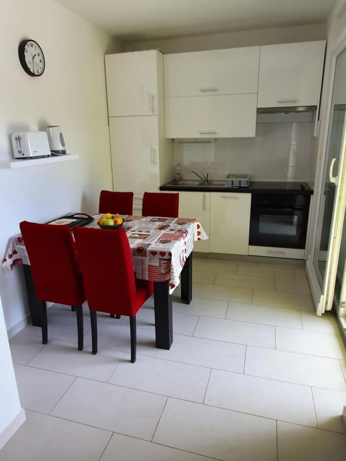 Apartmani Matko Nin Eksteriør bilde